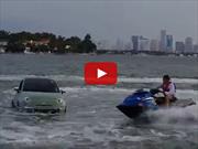 Video: FIAT 500 vs Jet Ski