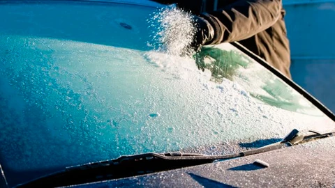 Tips y consejos para tratar (y evitar) las heladas matinales en los autos