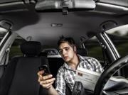 4 de cada 5 adolescentes utilizan su teléfono celular mientras manejan