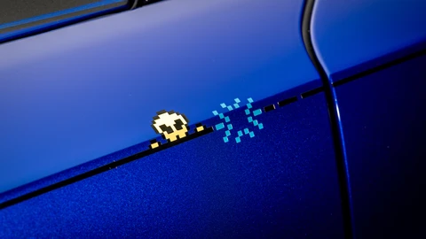 Rolls-Royce Black Badge Ghost Gamer: el lujo británico que revive la era dorada del arcade