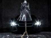 BMW i8 inspira un vestido de fibra de carbono