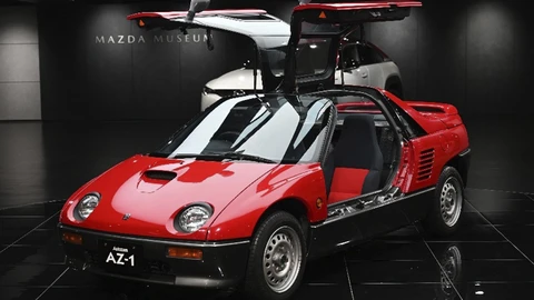 Autozam AZ-1: El mini Mazda de motor central y puertas de alas de gaviota que se volvió un auto