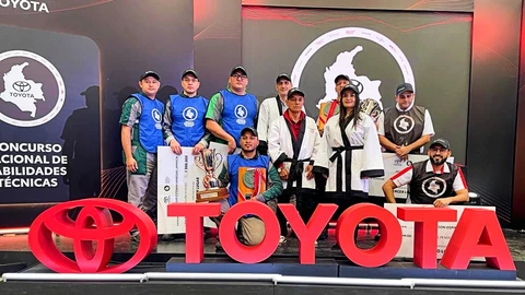 Toyota Colombia premió a sus mejores asesores de servicio y técnicos de mecánica 2023