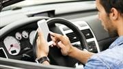Peligroso: Los conductores no dejan de usar el celular