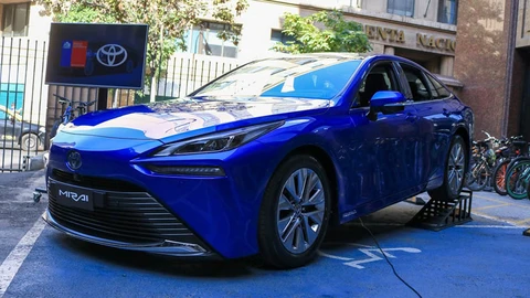 Ministerio de Transportes homologa el primer auto a hidrógeno de Chile