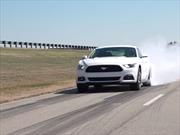 Video: Ford Mustang 2015 quema llanta a placer