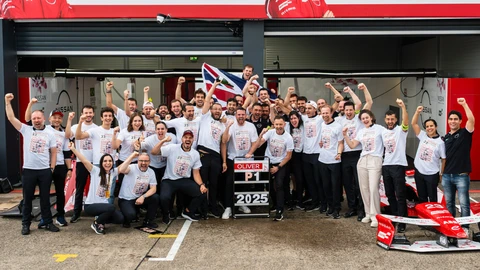 Fórmula E 2025: Rowland lleva a Nissan al título mundial