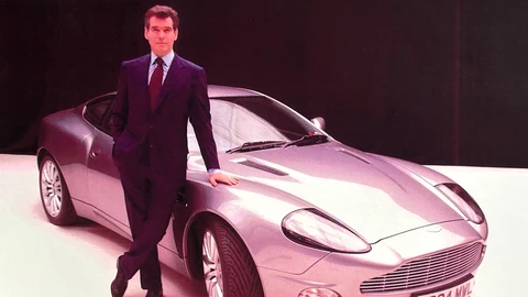 El Aston Martin Vanquis de James Bond sale a subasta