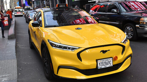 Ford Mustang Mach-E se une a la flota de Yellow Cab en Nueva York