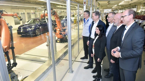 Volkswagen se hunde en una guerra interna: CEO enfrenta rebelión por recortes y cierres de plantas