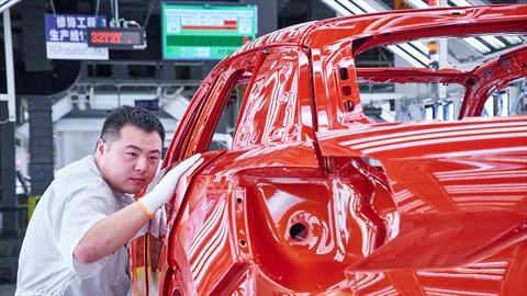 Después de casi un año a la baja, China registra aumento en la venta de automóviles