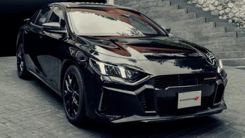 Dodge revive los Road/Track de cuatro cilindros turbo en México con el nuevo Attitude R/T 2025