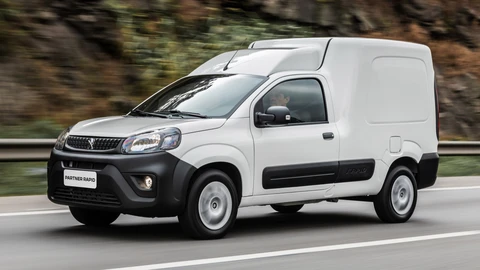Stellantis disfraza a un FIAT Fiorino con los logos de Peugeot