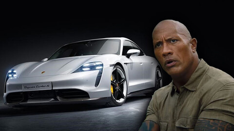 “La Roca” Johnson no cabe en el Porsche Taycan