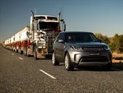 Land Rover Discovery remolca un camión con 120 toneladas 