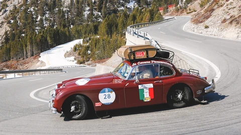 Larga una nueva edición de la Mille Miglia, la carrera de autos clásicos más bella del mundo
