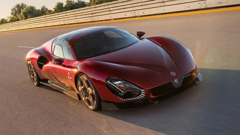 El hermoso Alfa Romeo 33 Stradale vuela en el emblemático circuito de Nardò.