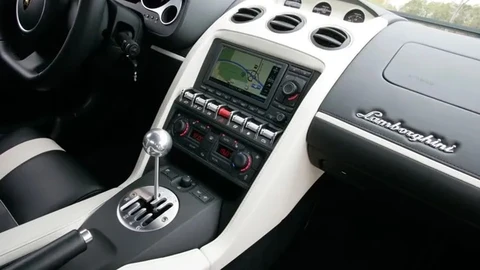 El CEO de Lamborghini mata las esperanzas al descartar la transmisión manual