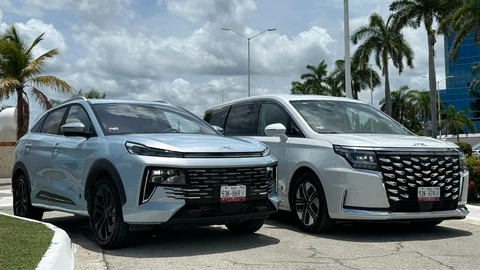 JAC 6 PHEV y Traveler PHEV, primer manejo en México ¡Eficiencia híbrida enchufable a buen precio!