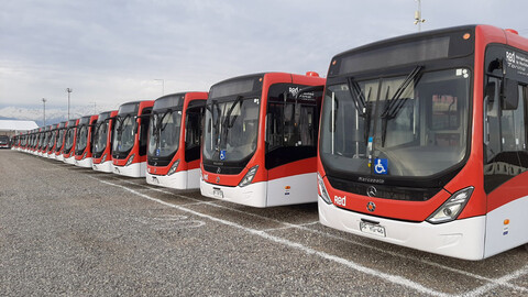 Mercedes-Benz entrega flota de 240 buses articulados Euro VI al sistema de transporte público