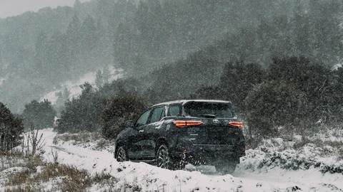 Winter Experience 2025: comenzó la clínica de manejo en nieve de Toyota