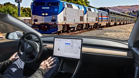 Ahora el Autopilot de Tesla confunde las vías del tren con rutas
