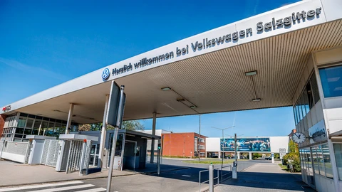 Volkswagen advierte presión sobre fabricantes europeos por competencia china y electrificación