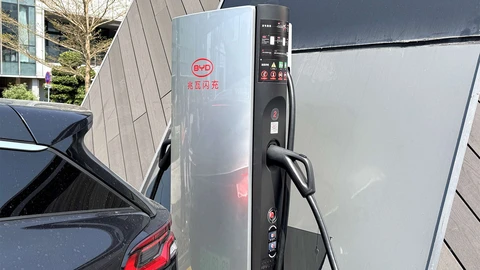 Denza, de BYD, estrenará en Europa la tecnología Flash Charging: 400 km en 5 minutos