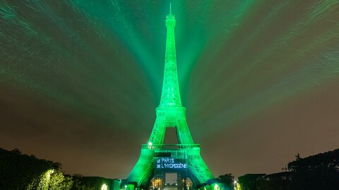 Torre Eiffel se ilumina con la tecnología de celdas de combustible de Toyota