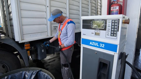 YPF ahora ofrece Azul 32 por surtidor