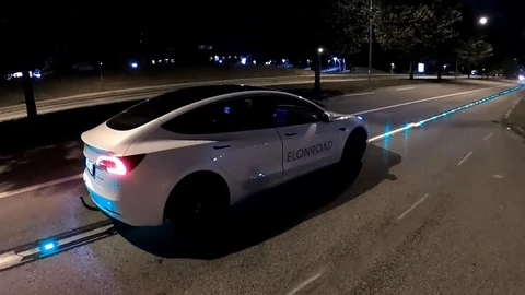 Video - Pistas de carreras eléctricas a escala real: esta vía sueca carga los EV a través de rieles