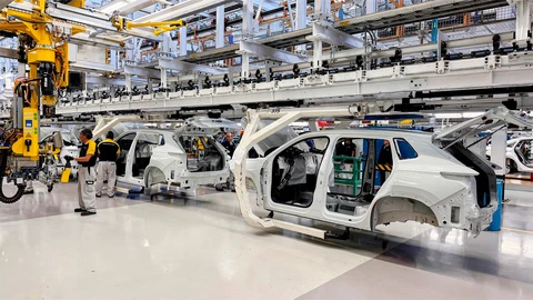 México resiente aranceles de EU con caída en exportaciones y producción automotriz