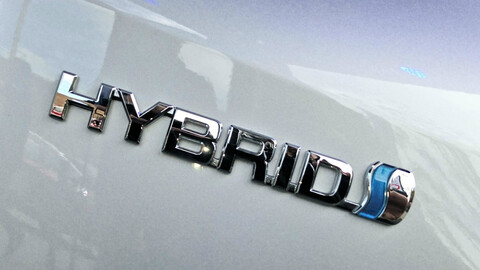 Mitos y verdades sobre cómo es el mantenimiento de los autos híbridos