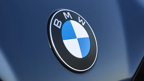 BMW renovó su logotipo y lo estrenó en la nueva iX3
