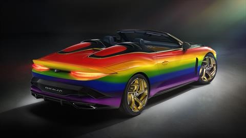 Bentley Mulliner Bacalar se convierte en un arco iris