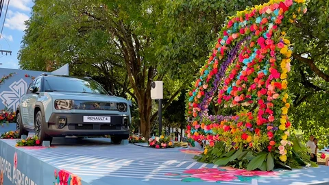Renault 4 E-Tech eléctrico participó en la Feria de las Flores 2026: ya suma 1.400 km de pruebas