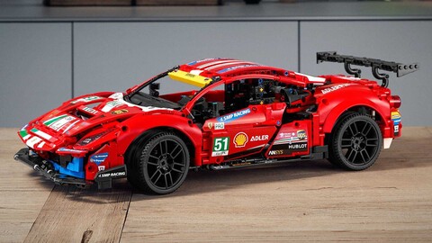 Video: Ferrari 488 GTE hecho en Lego superó los 200 km/h en la pista