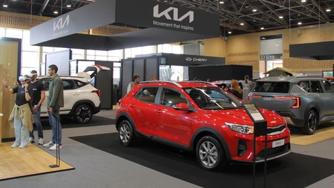 SAB 2024: el SUV EV3 y el sedán K4 son protagonistas en el pabellón de Kia