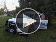 Video: Una mujer se zafa de las esposas y se lleva un patrullero