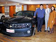 Casino Enjoy Santiago y Chevrolet regalaron dos Camaro SS Convertible 2013