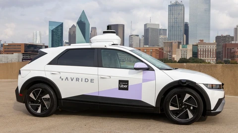 Uber invertirá 10 mil millones en robotaxis mientras acelera su apuesta por la conducción autónoma