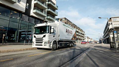Scania lanza sus primeros camiones impulsados con electricidad