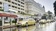 Mercedes-Benz dorados en la alfombra roja de Cannes