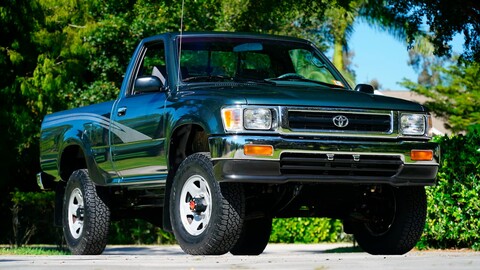 Esta Toyota Hilux de 1993 está a la venta con solo 150 kilómetros