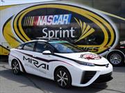 El Toyota Mirai es el primer pace car de hidrógeno de la NASCAR