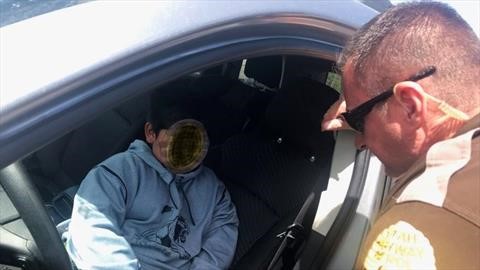 Policía detiene a un automovilista de ¡5 años de edad! iba camino a comprar un Lamborghini