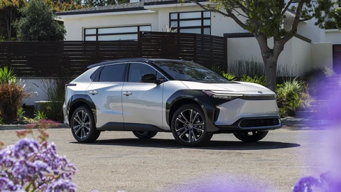 Debido a un llamado a revisión: Toyota ofrece recomprar el eléctrico bZ4X