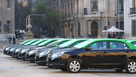 Los taxis eléctricos comienzan a irrumpir en el parque automotriz capitalino