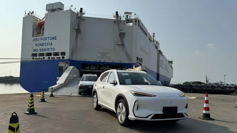 Geely EX5 y EX5 EM-i desembarcan en el puerto Lázaro Cárdenas
