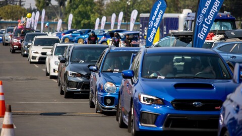 Nuevo Récord Guinness del desfile más largo de autos Subaru